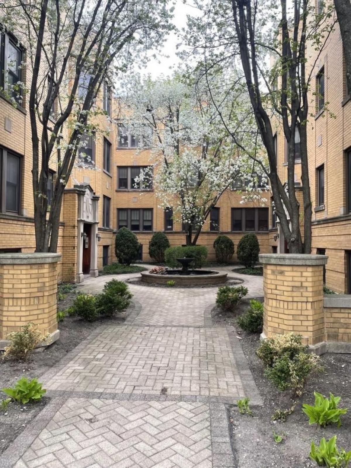 Picture of Home For Sale in Evanston, Illinois, United States