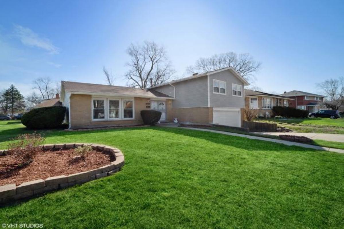 Picture of Home For Sale in South Holland, Illinois, United States