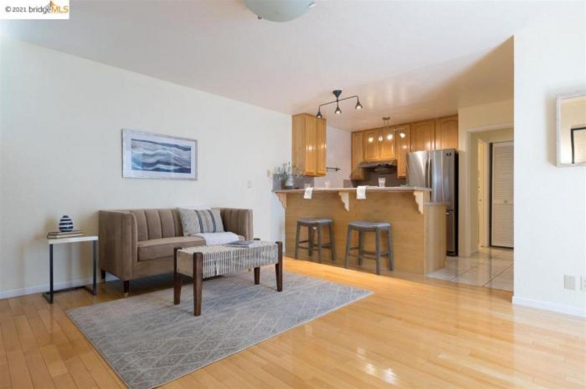 Picture of Condo For Sale in Oakland, California, United States