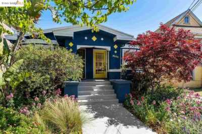 Condo For Sale in Oakland, California
