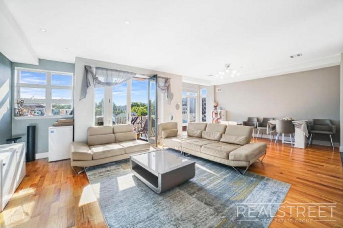 Picture of Condo For Sale in Brooklyn, New York, United States