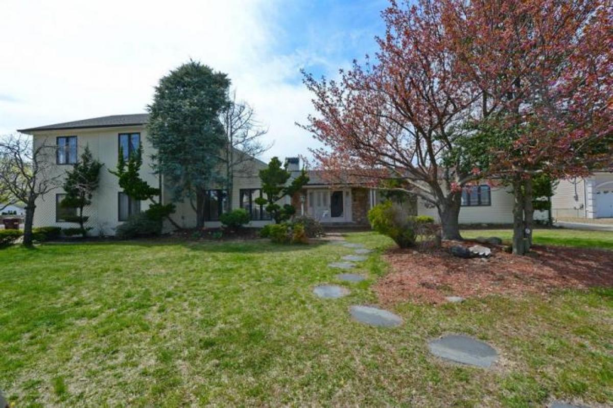 Picture of Home For Sale in Bayville, New Jersey, United States