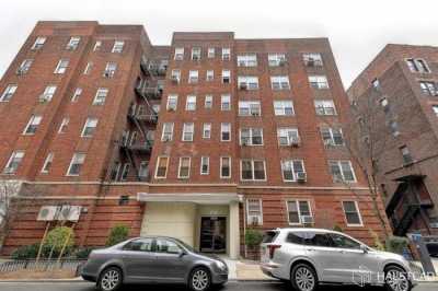 Apartment For Sale in Forest Hills, New York