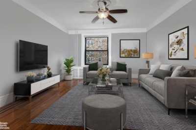 Apartment For Sale in Kew Gardens, New York