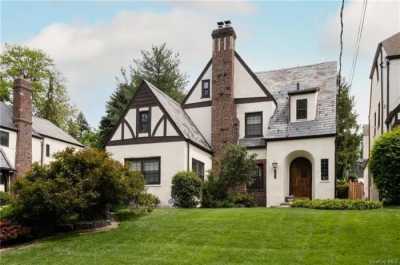 Home For Sale in Pelham, New York