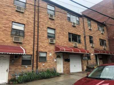 Home For Sale in Riverdale, New York