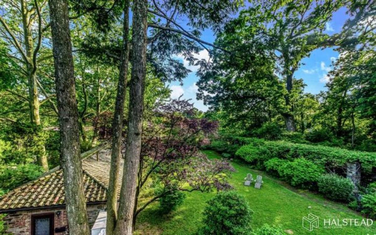 Picture of Home For Sale in Riverdale, New York, United States