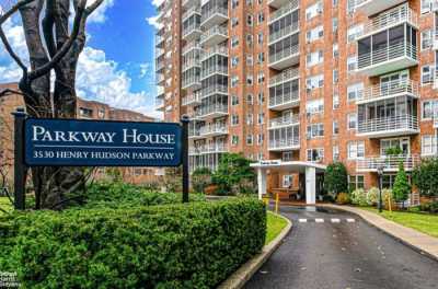 Apartment For Sale in Riverdale, New York
