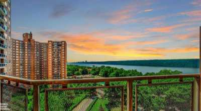 Apartment For Sale in Riverdale, New York