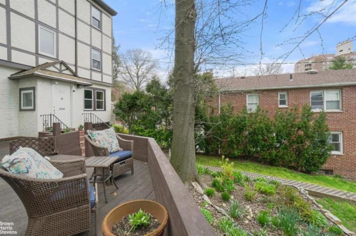 Picture of Home For Sale in Spuyten Duyvil, New York, United States