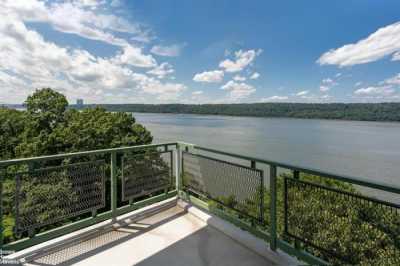 Apartment For Sale in Spuyten Duyvil, New York