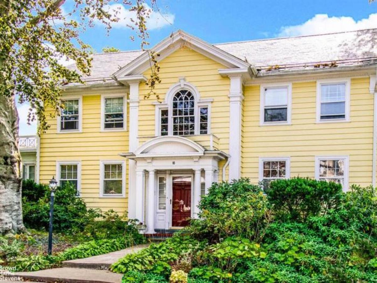 Picture of Home For Sale in Yonkers, New York, United States