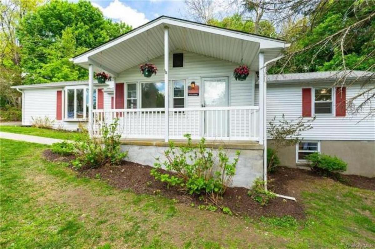 Picture of Home For Sale in Carmel, New York, United States