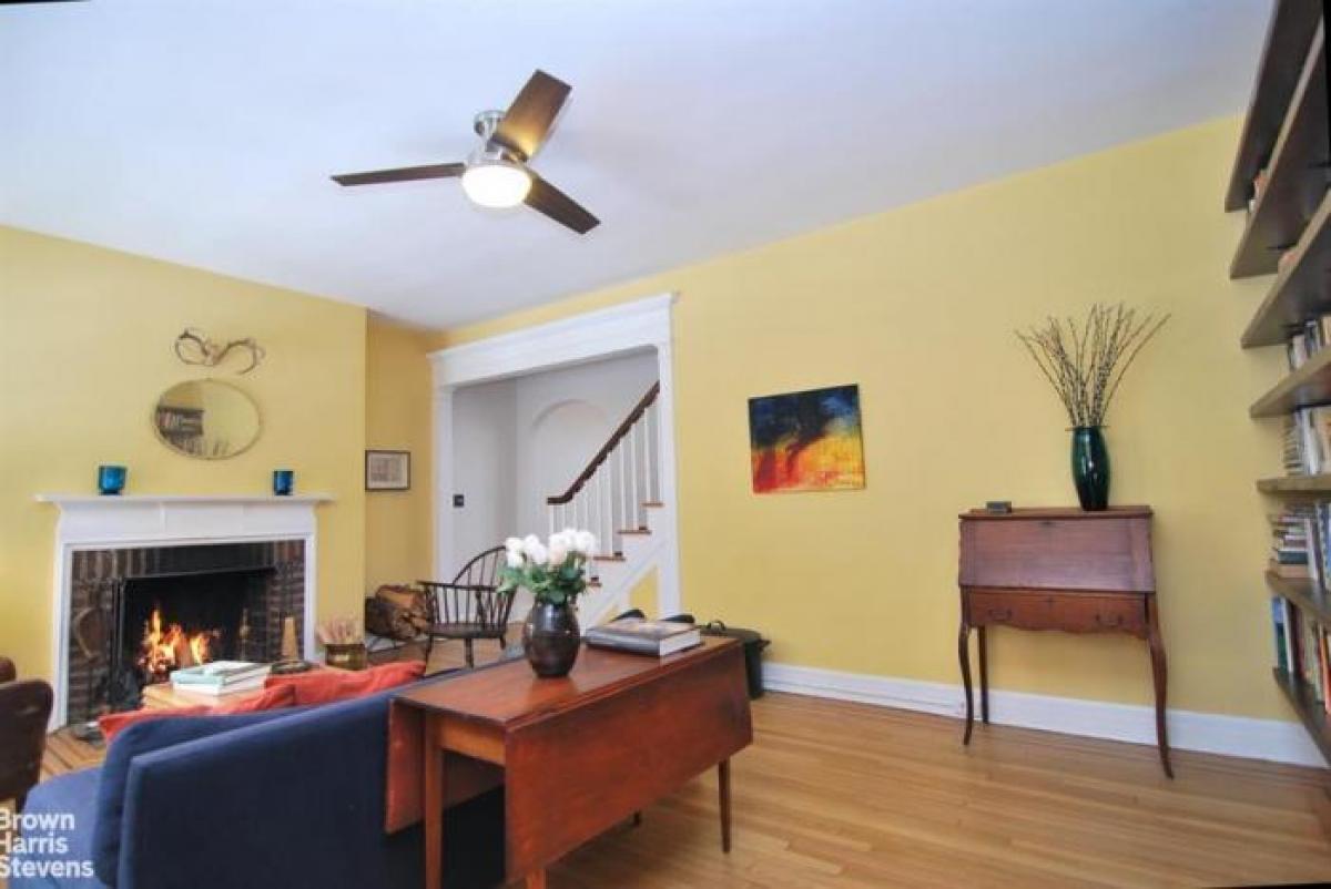 Picture of Home For Sale in Jackson Heights, New York, United States