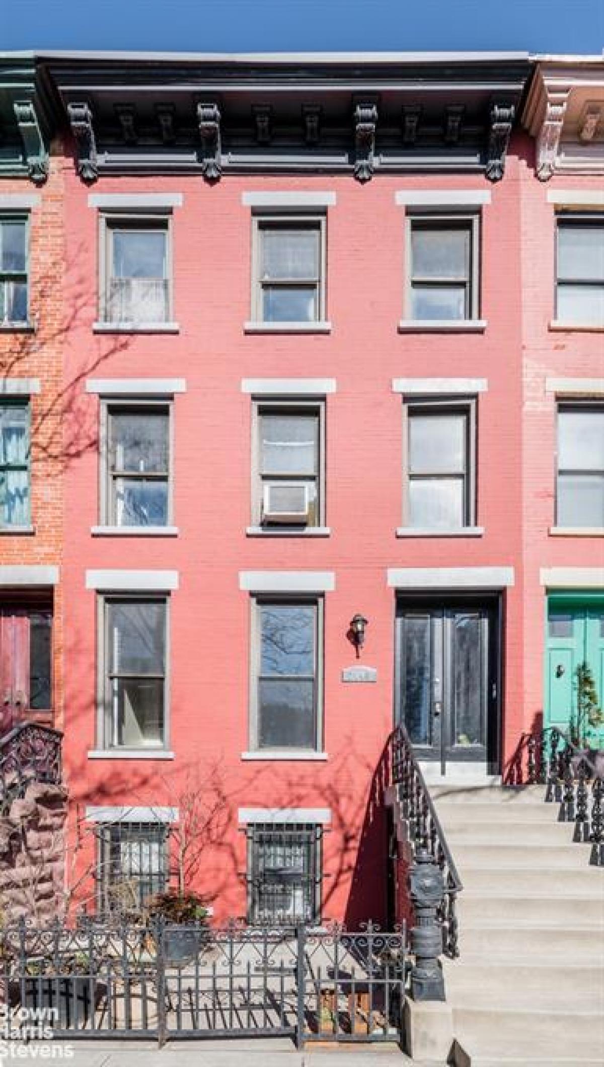 Picture of Home For Sale in Long Island City, New York, United States