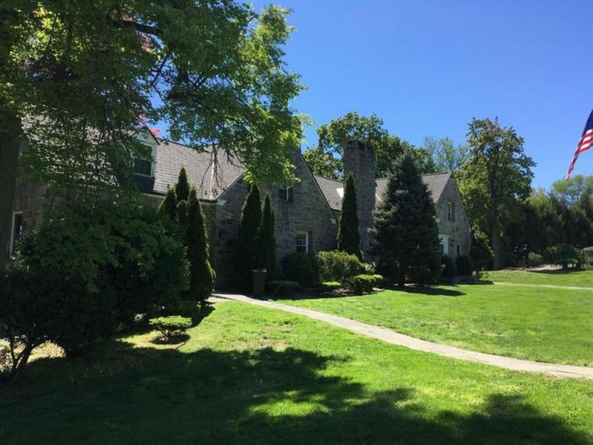 Picture of Home For Sale in Scarsdale, New York, United States
