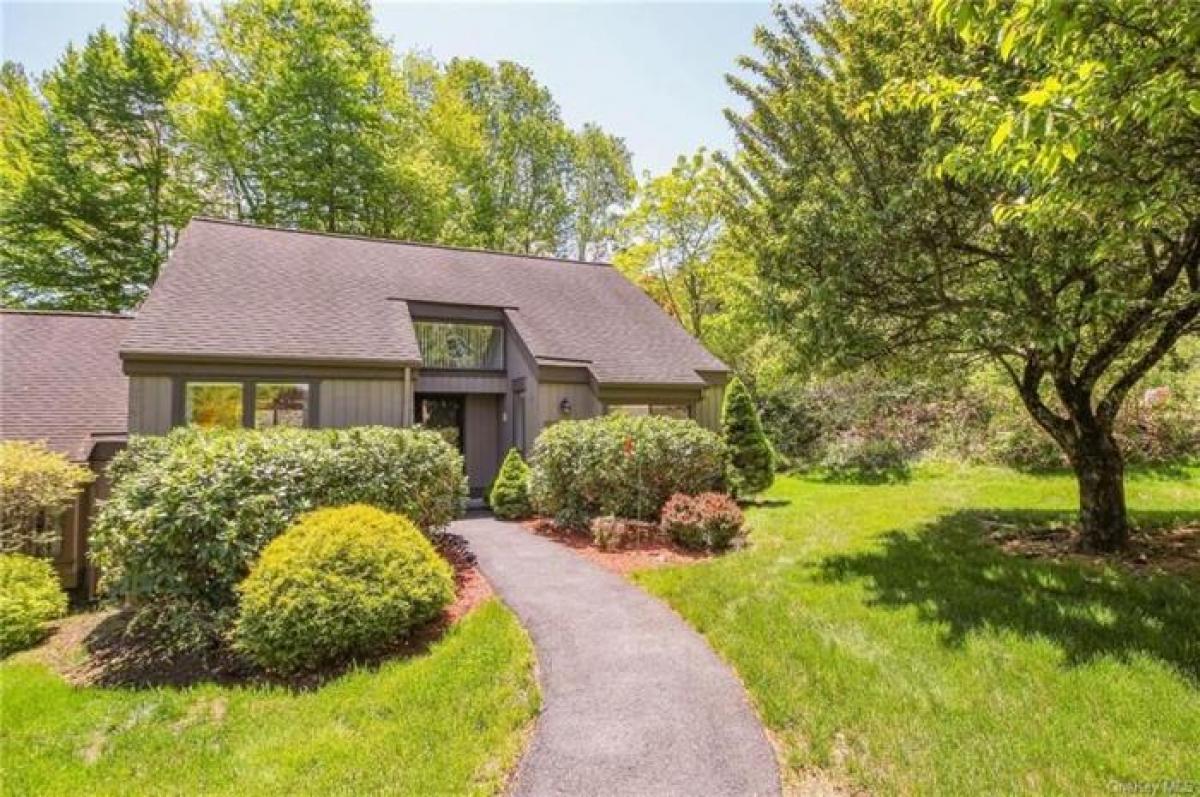 Picture of Home For Sale in Somers, New York, United States