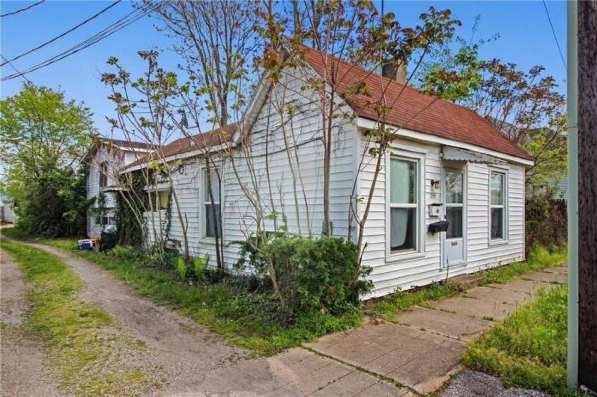 Picture of Home For Sale in Martinsville, Indiana, United States