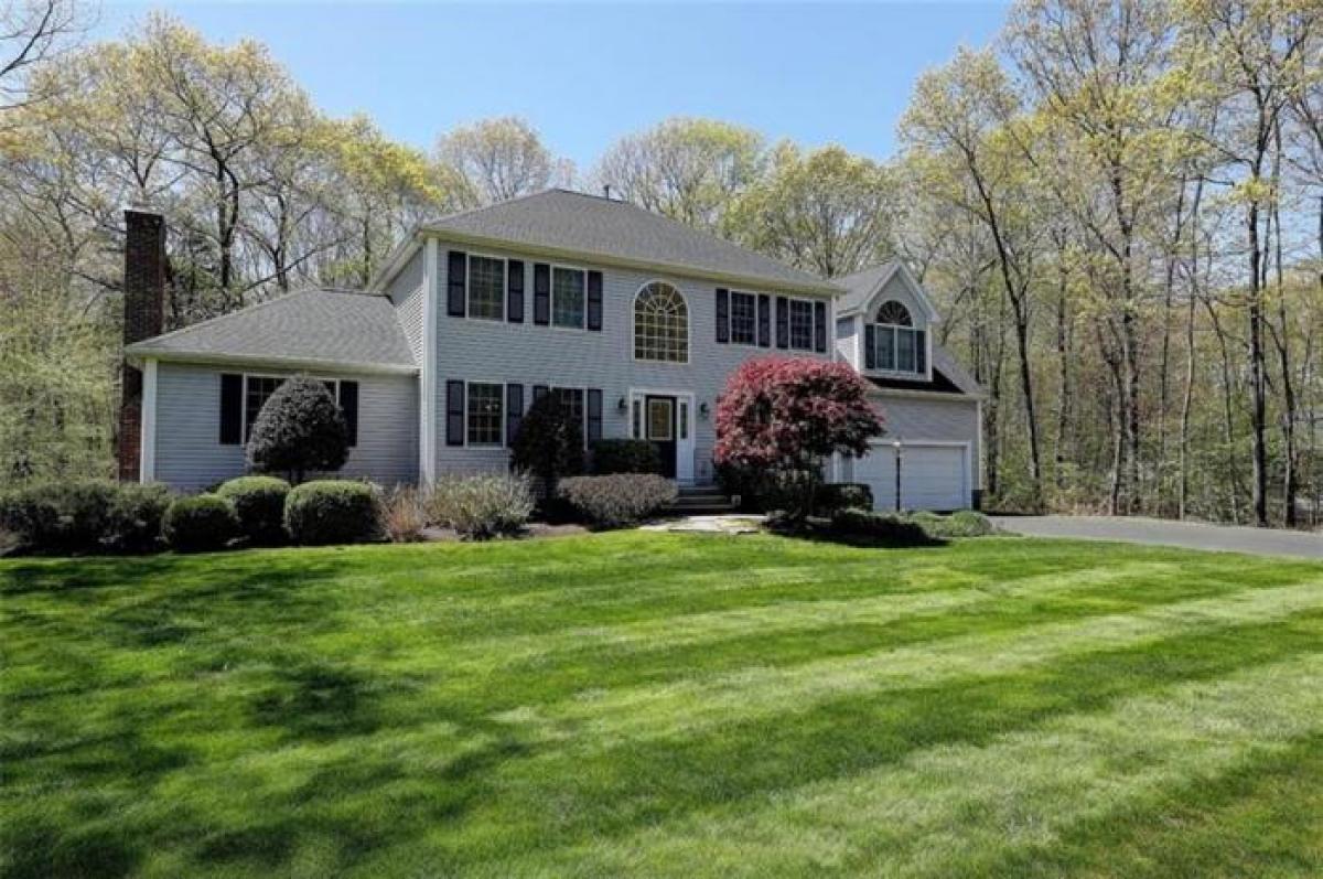 Picture of Home For Sale in Lincoln, Rhode Island, United States