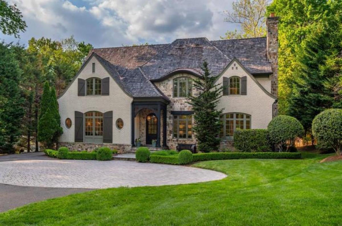 Picture of Home For Sale in McLean, Virginia, United States