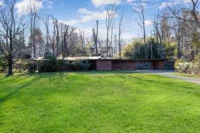 Home For Sale in Thornwood, New York