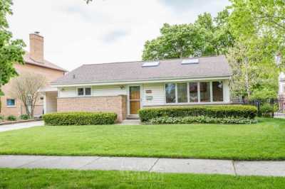 Home For Rent in Morton Grove, Illinois