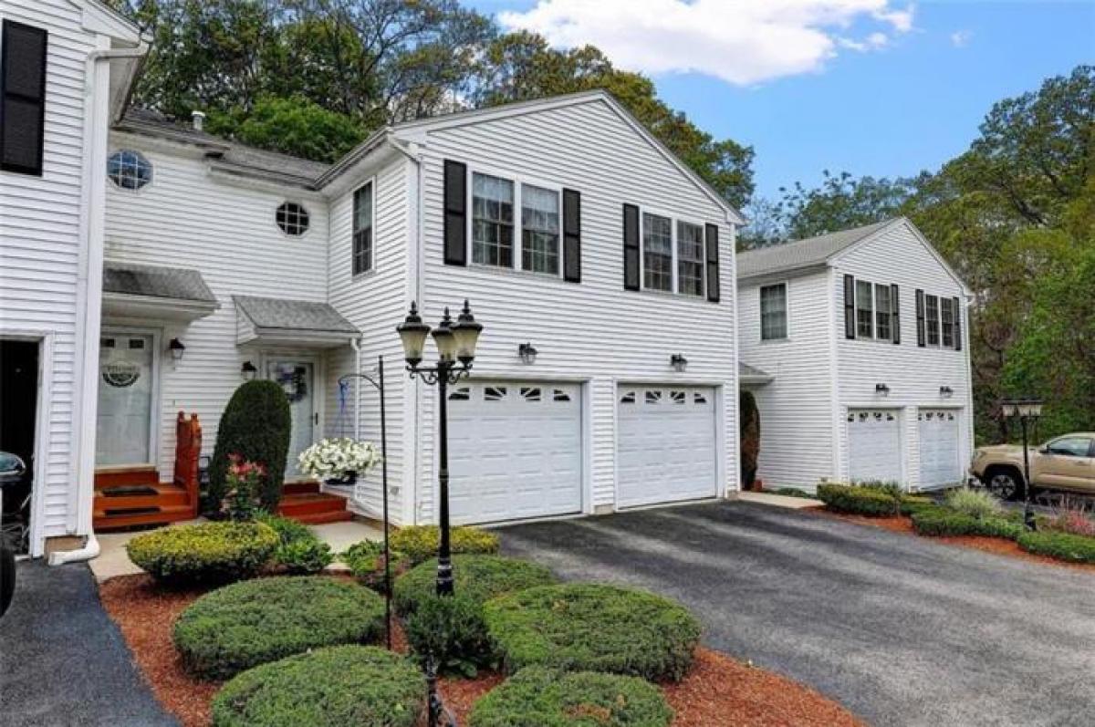 Picture of Home For Sale in West Warwick, Rhode Island, United States