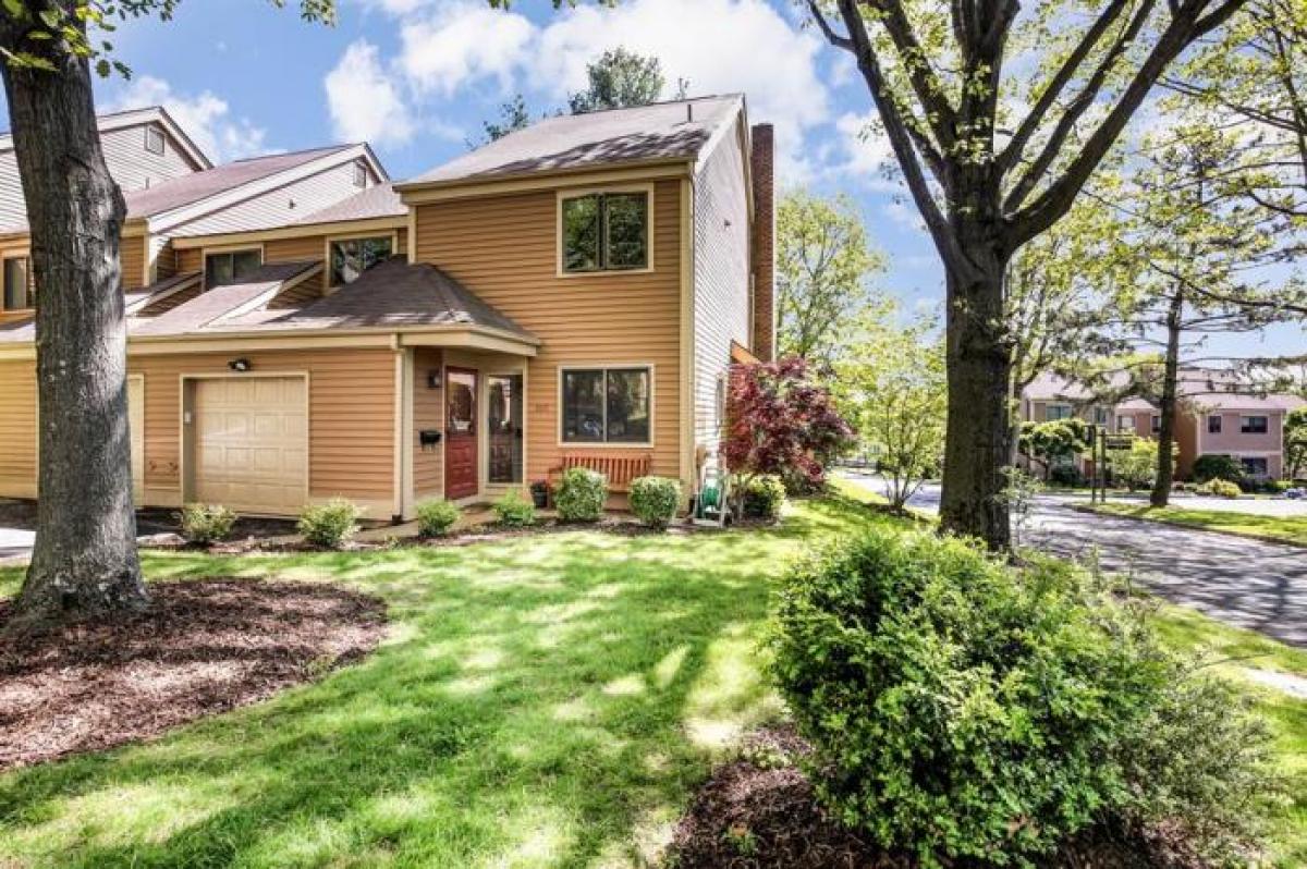 Picture of Home For Sale in Rye Brook, New York, United States