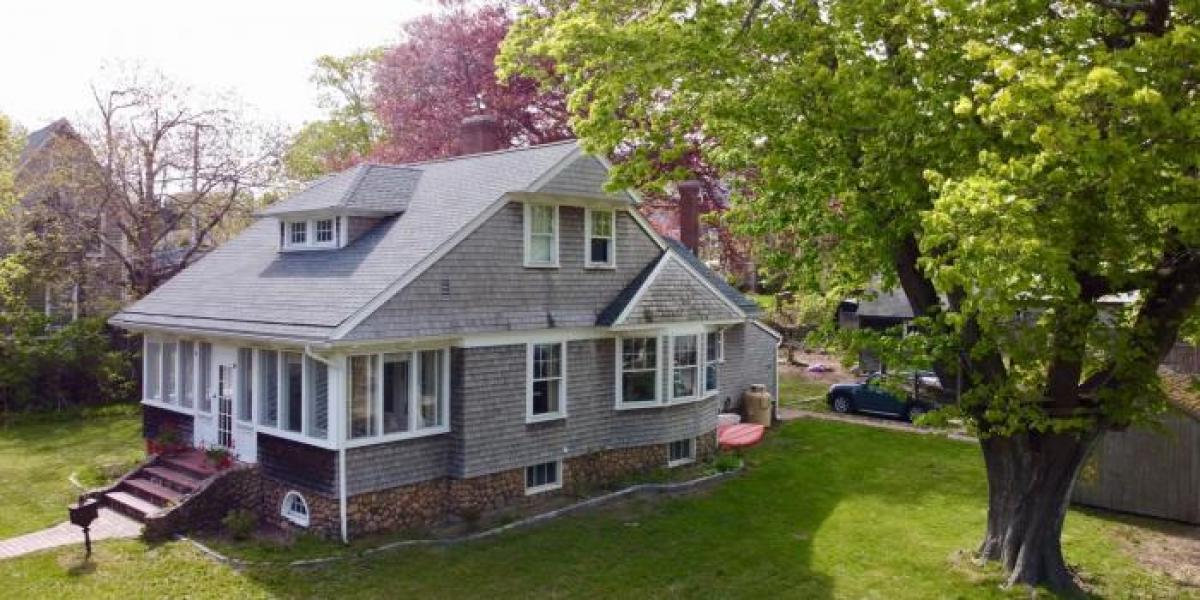 Picture of Home For Sale in Vineyard Haven, Massachusetts, United States