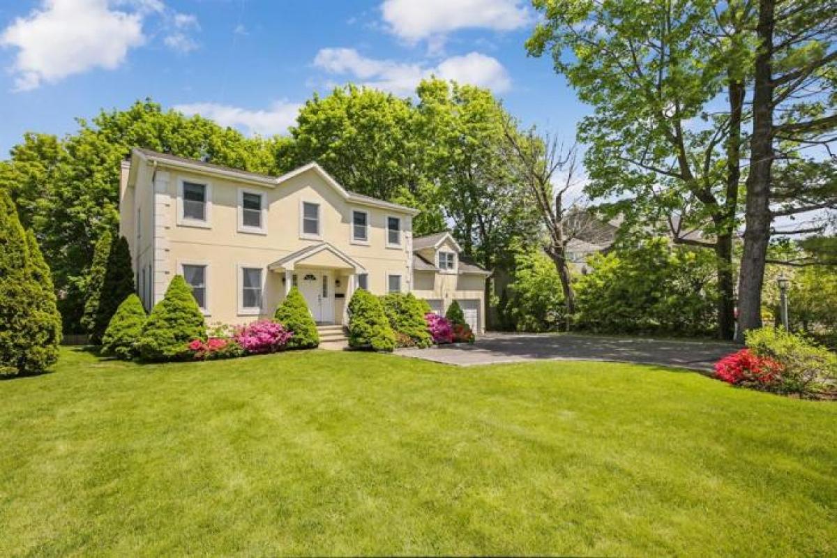 Picture of Home For Sale in Larchmont, New York, United States
