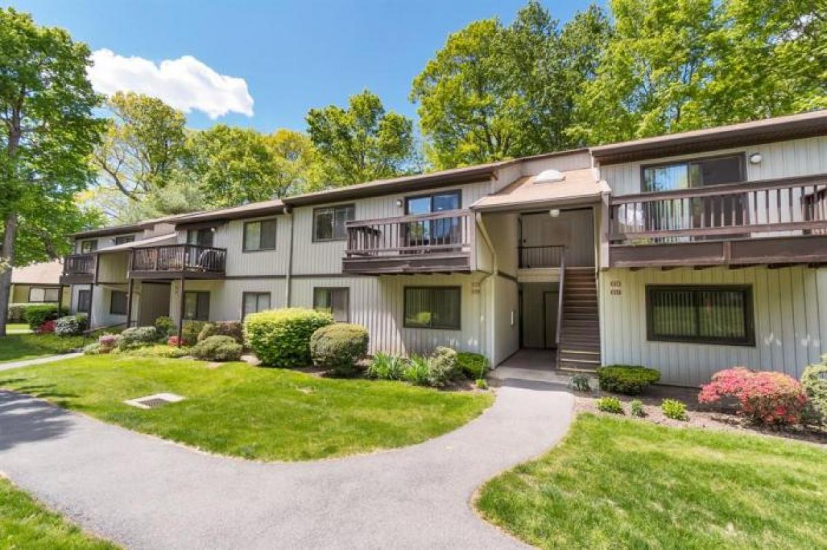 Picture of Home For Sale in Yorktown Heights, New York, United States