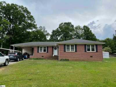 Home For Sale in Clinton, South Carolina