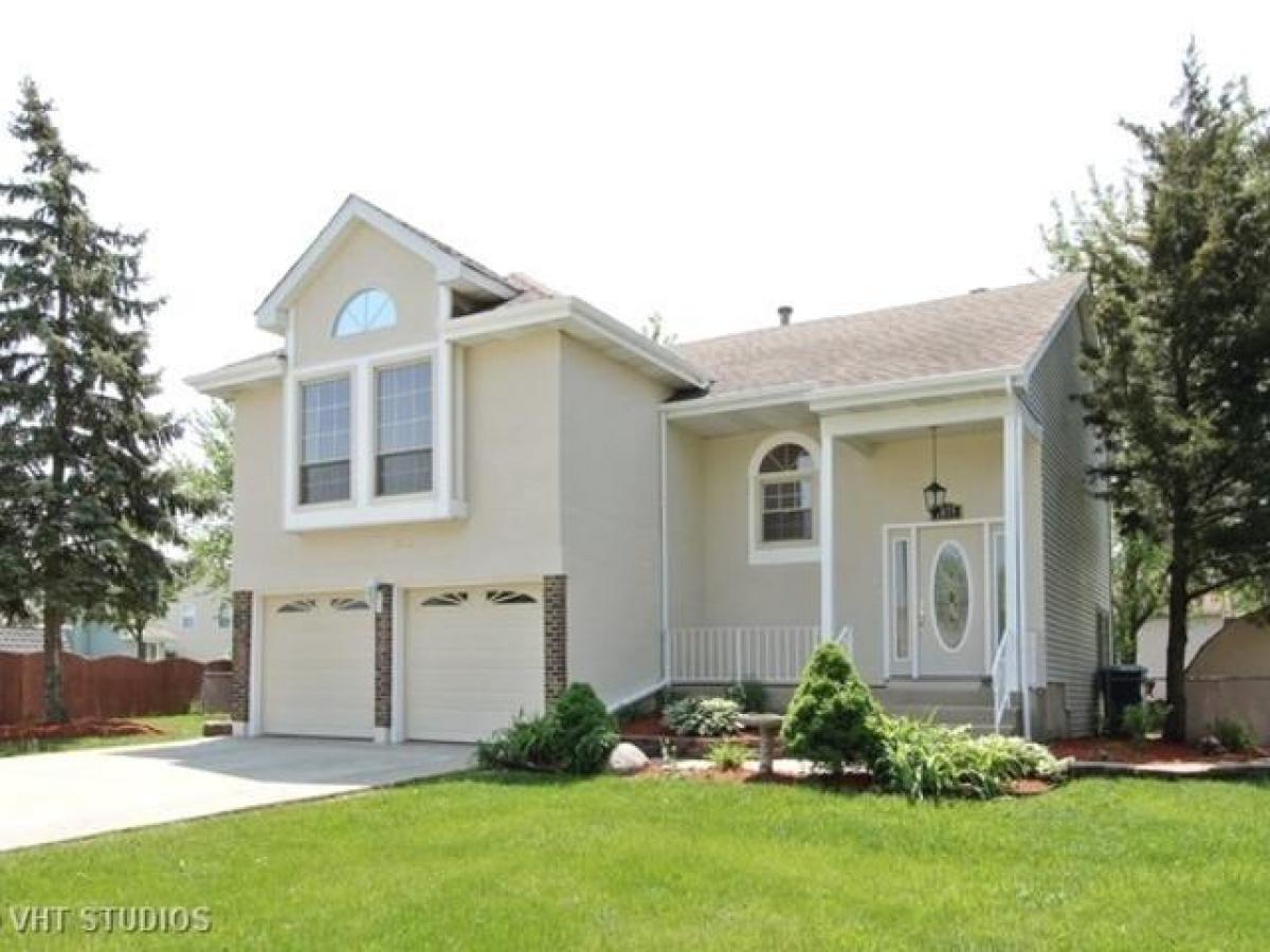 Picture of Home For Sale in Hanover Park, Illinois, United States