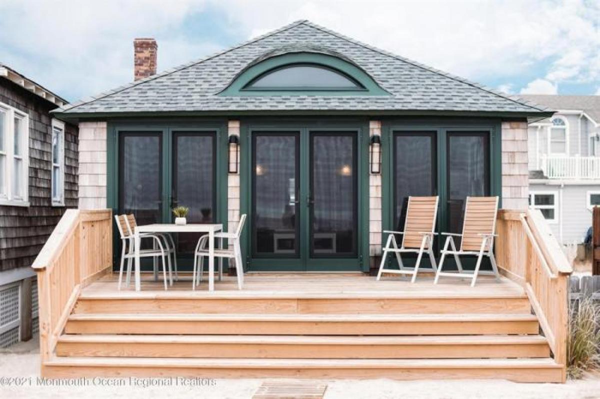 Picture of Home For Sale in Point Pleasant Beach, New Jersey, United States