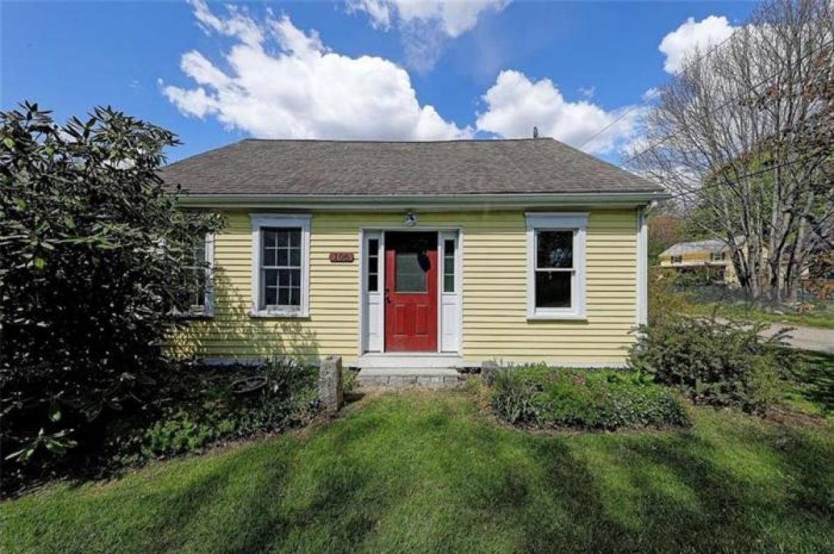 Picture of Home For Sale in South Kingstown, Rhode Island, United States