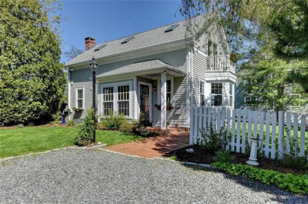 Picture of Home For Sale in Warwick, Rhode Island, United States