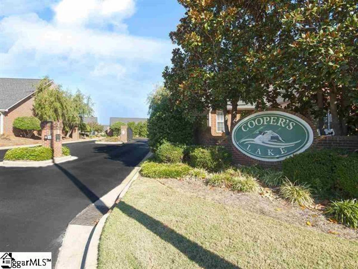 Picture of Home For Sale in Simpsonville, South Carolina, United States