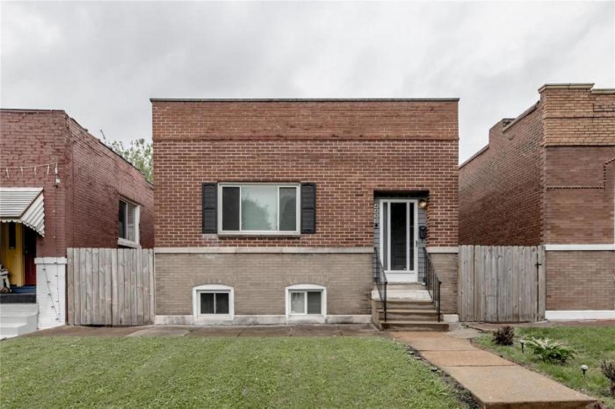 Picture of Home For Sale in Lake Saint Louis, Missouri, United States