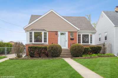 Home For Sale in Des Plaines, Illinois