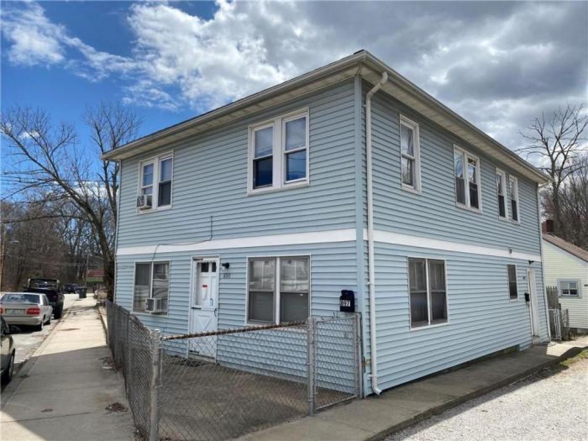 Picture of Multi-Family Home For Sale in West Warwick, Rhode Island, United States