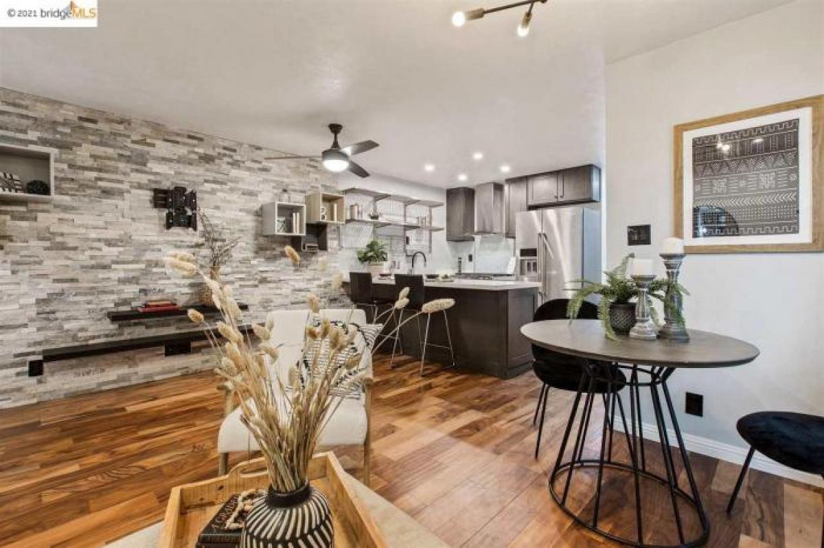 Picture of Condo For Sale in Oakland, California, United States