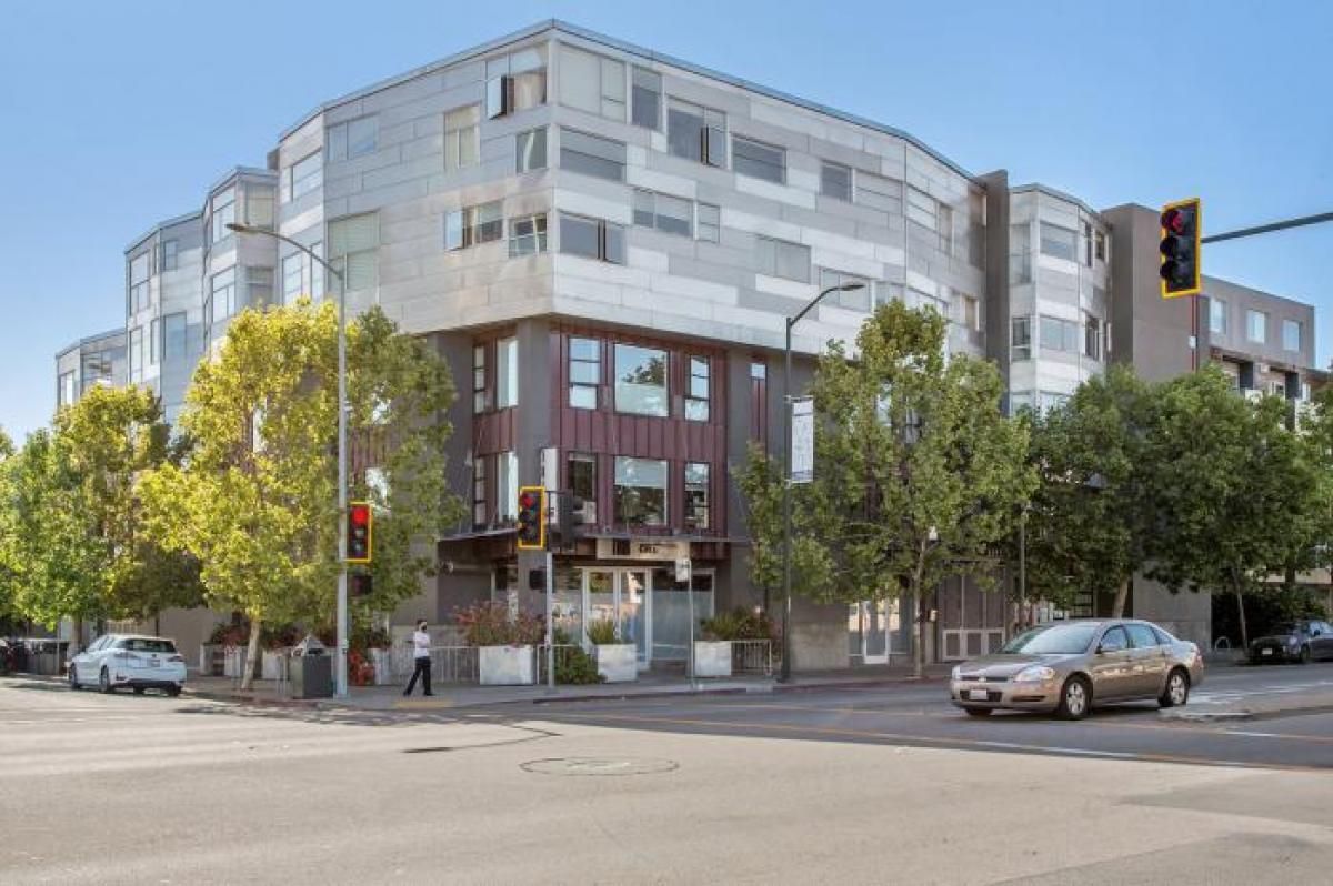 Picture of Condo For Sale in Oakland, California, United States