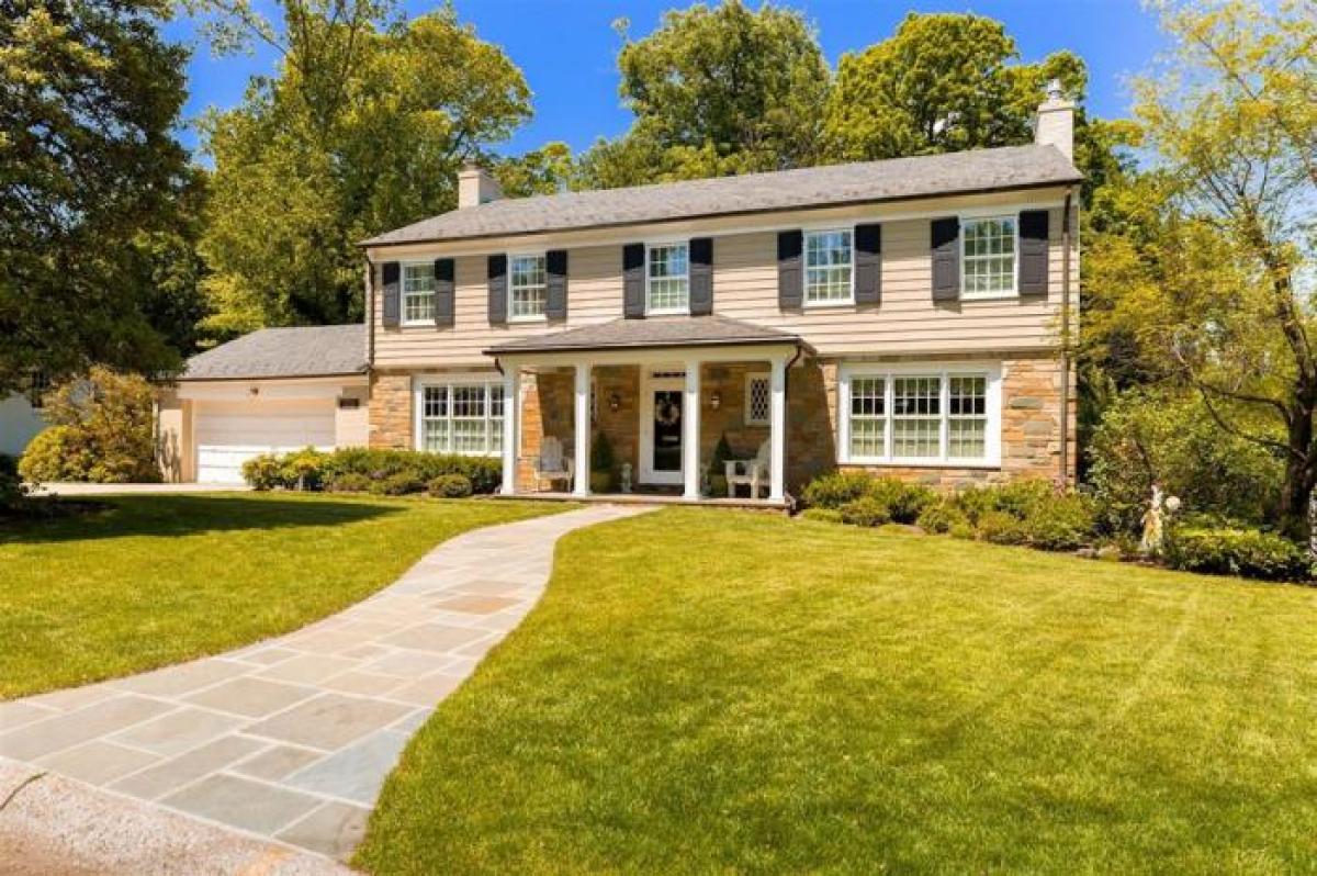 Picture of Home For Sale in Chevy Chase, Maryland, United States
