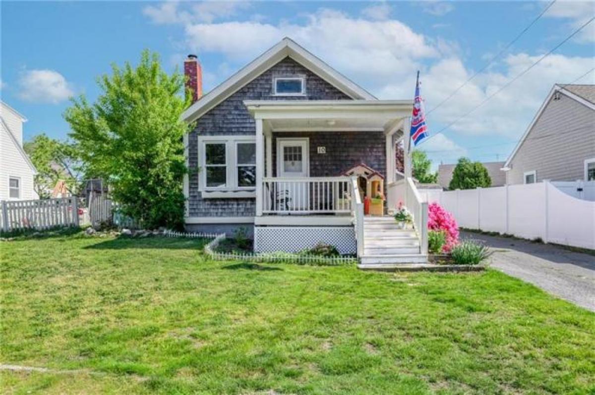 Picture of Home For Sale in Tiverton, Rhode Island, United States