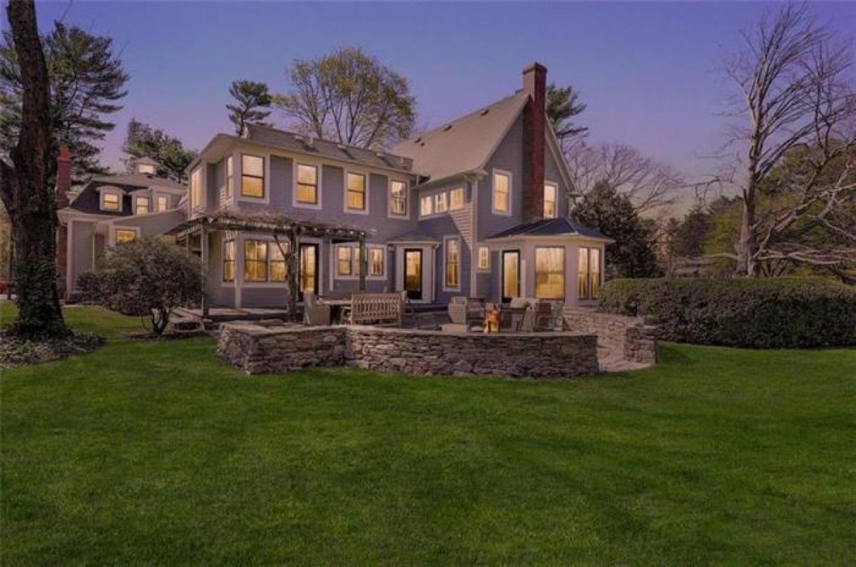 Picture of Home For Sale in Barrington, Rhode Island, United States