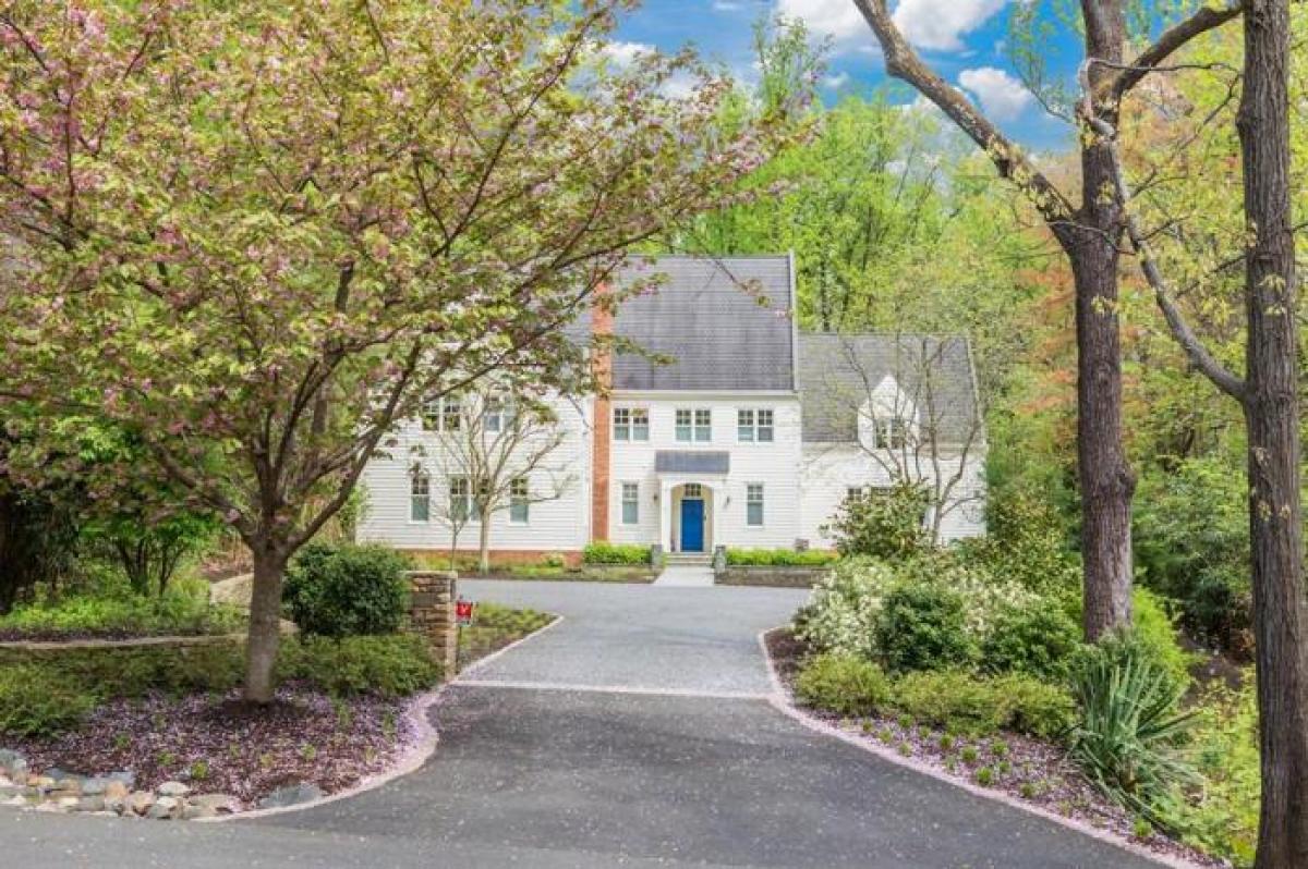 Picture of Home For Sale in McLean, Virginia, United States