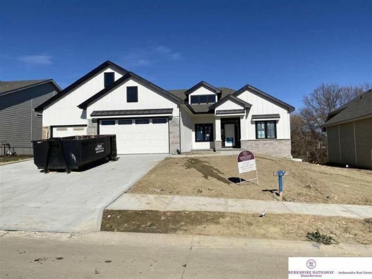 Picture of Home For Sale in Elkhorn, Nebraska, United States