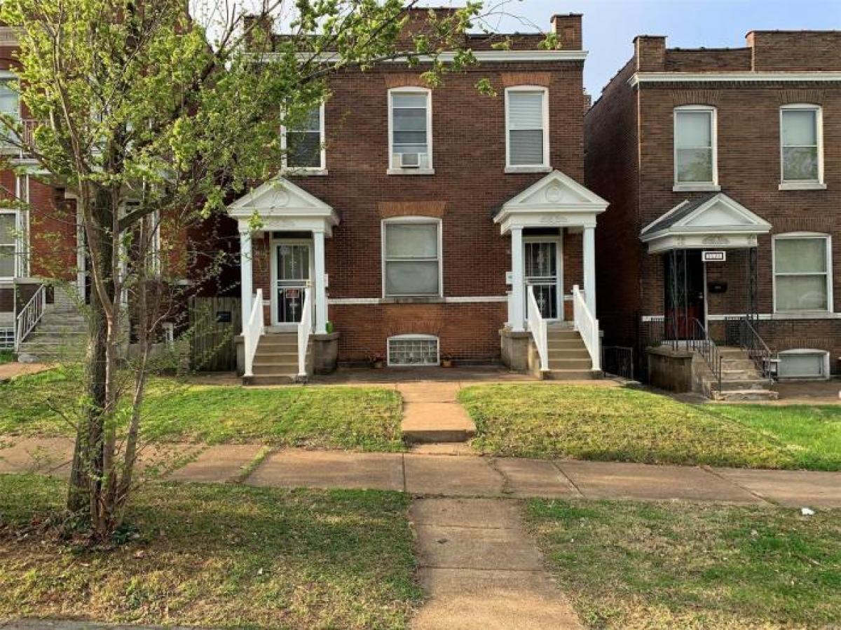 Picture of Multi-Family Home For Sale in Lake Saint Louis, Missouri, United States