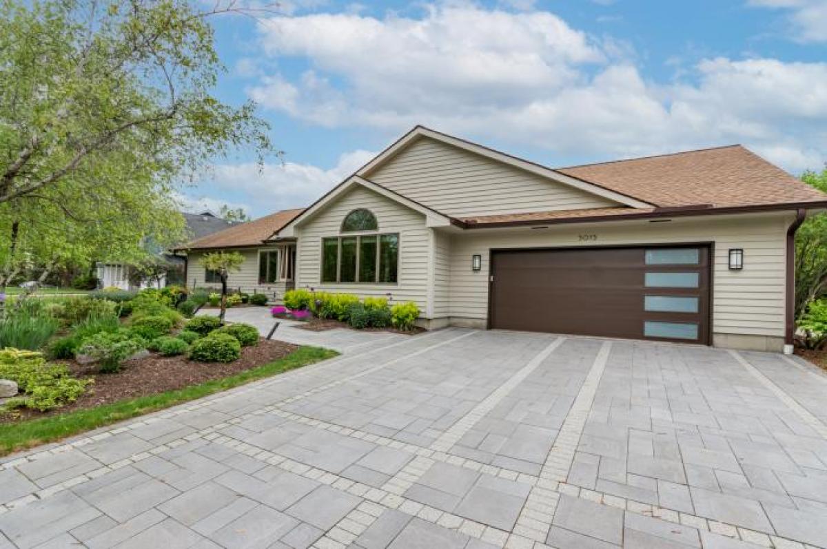 Picture of Home For Sale in DeKalb, Illinois, United States