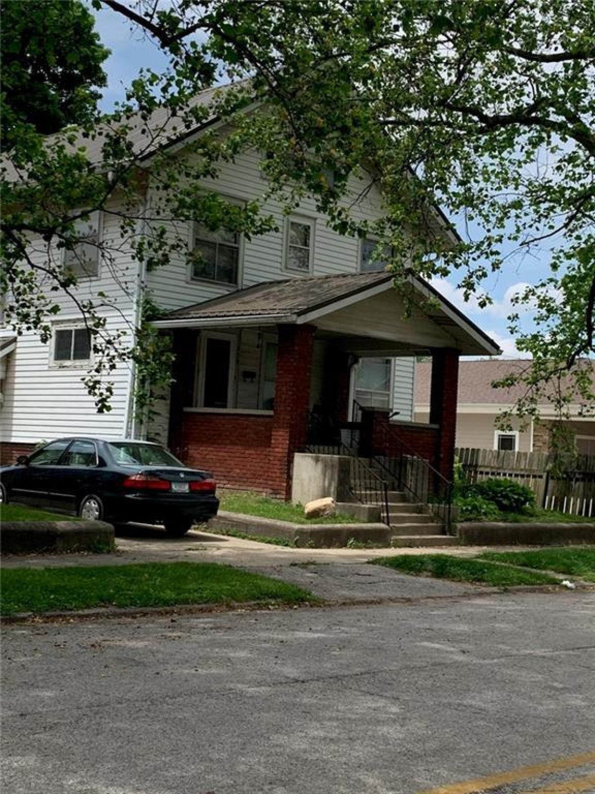 Picture of Home For Sale in Crawfordsville, Indiana, United States